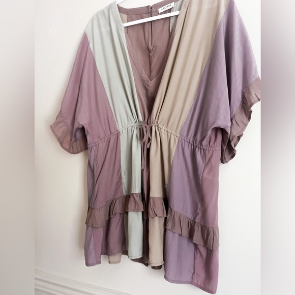 Cinch Flowy Top - Picture 4 of 5